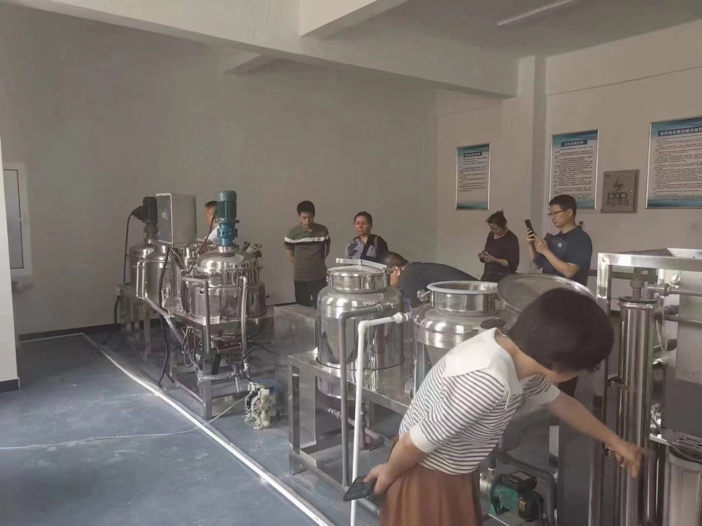 新疆用戶（hù）小型洗滌劑生（shēng）產設備（bèi）